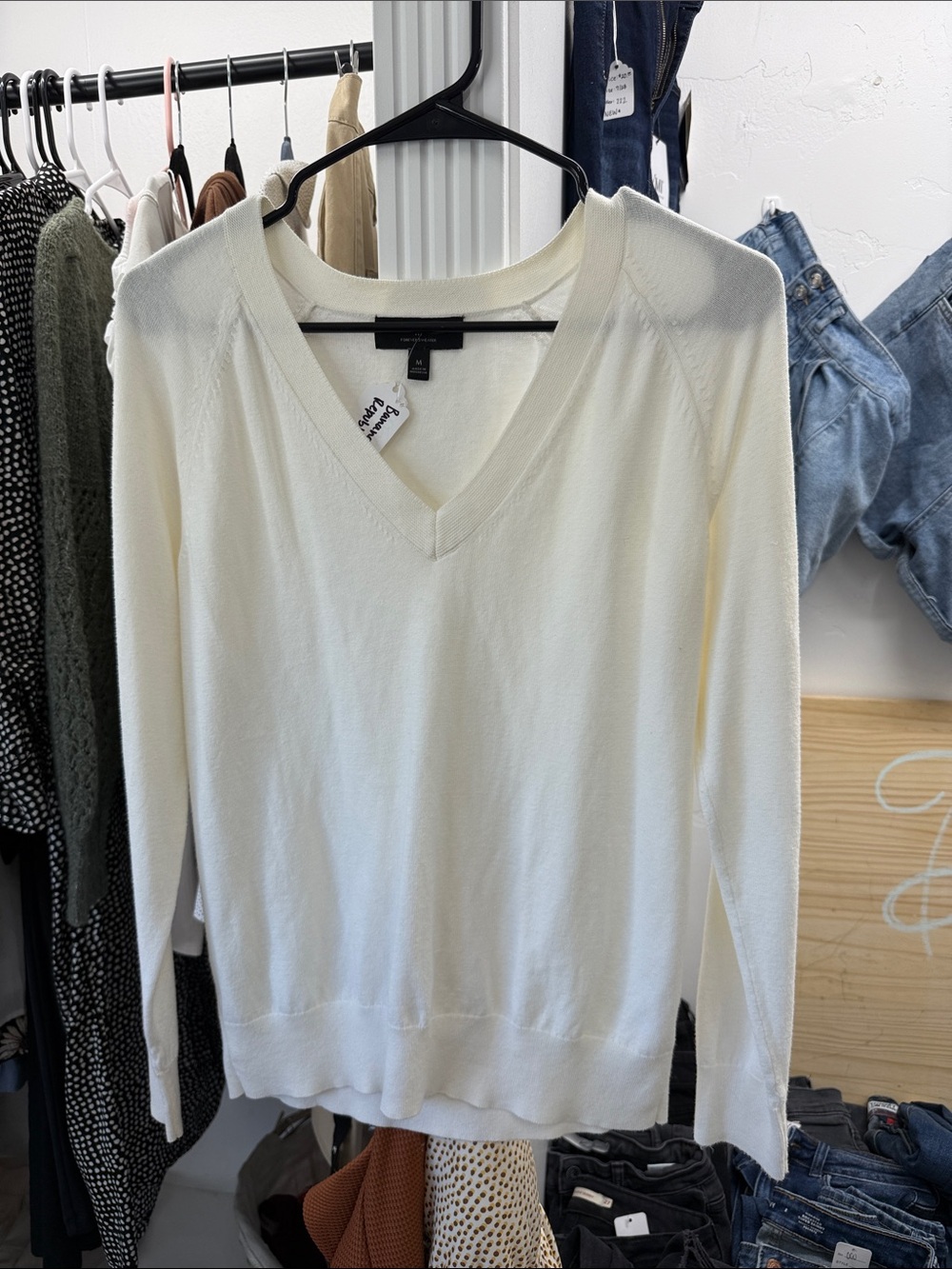Banana Republic Cream V-Neck Long Sleeve Sweater